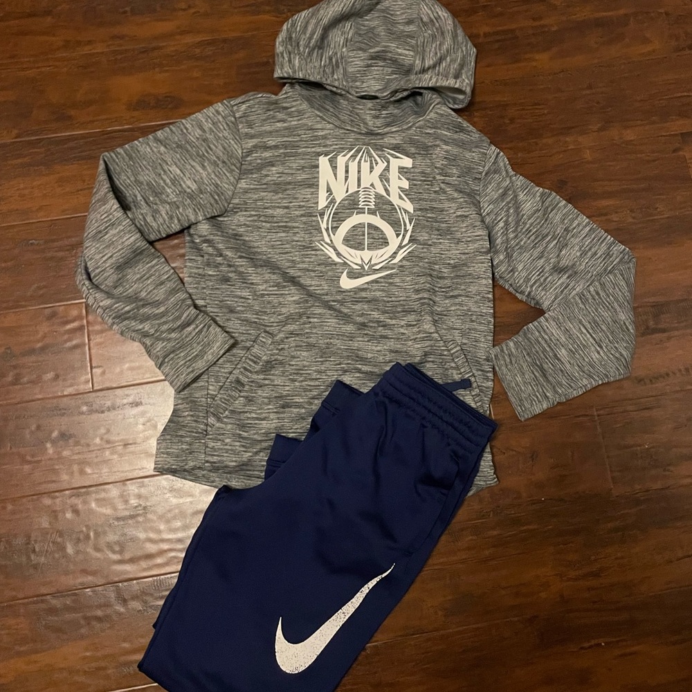 🤩NWOT Bundle🤩 Boys (L) Joggers & (XL) Sweatshirt